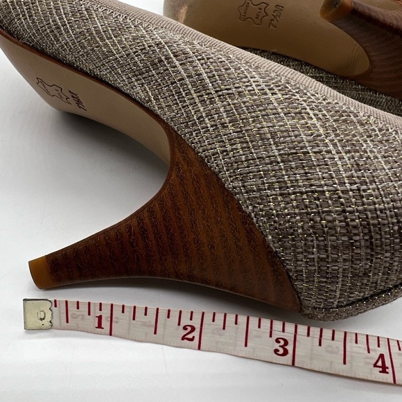 TORY BURCH 3” HEELS TAUPE & GOLD COLORS NICE CONDITION - Picture 10 of 10